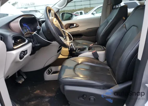 2019 Chrysler Pacifica Touring L z USA, uszkodzony, nr VIN 2C4RC1BG0KR561600